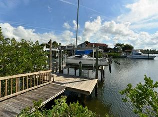 1020 Sonata Ln, Apollo Beach, FL 33572