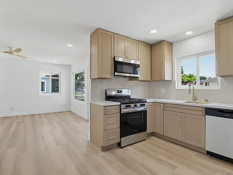 1038 Oaklawn Ave — Photo 12
