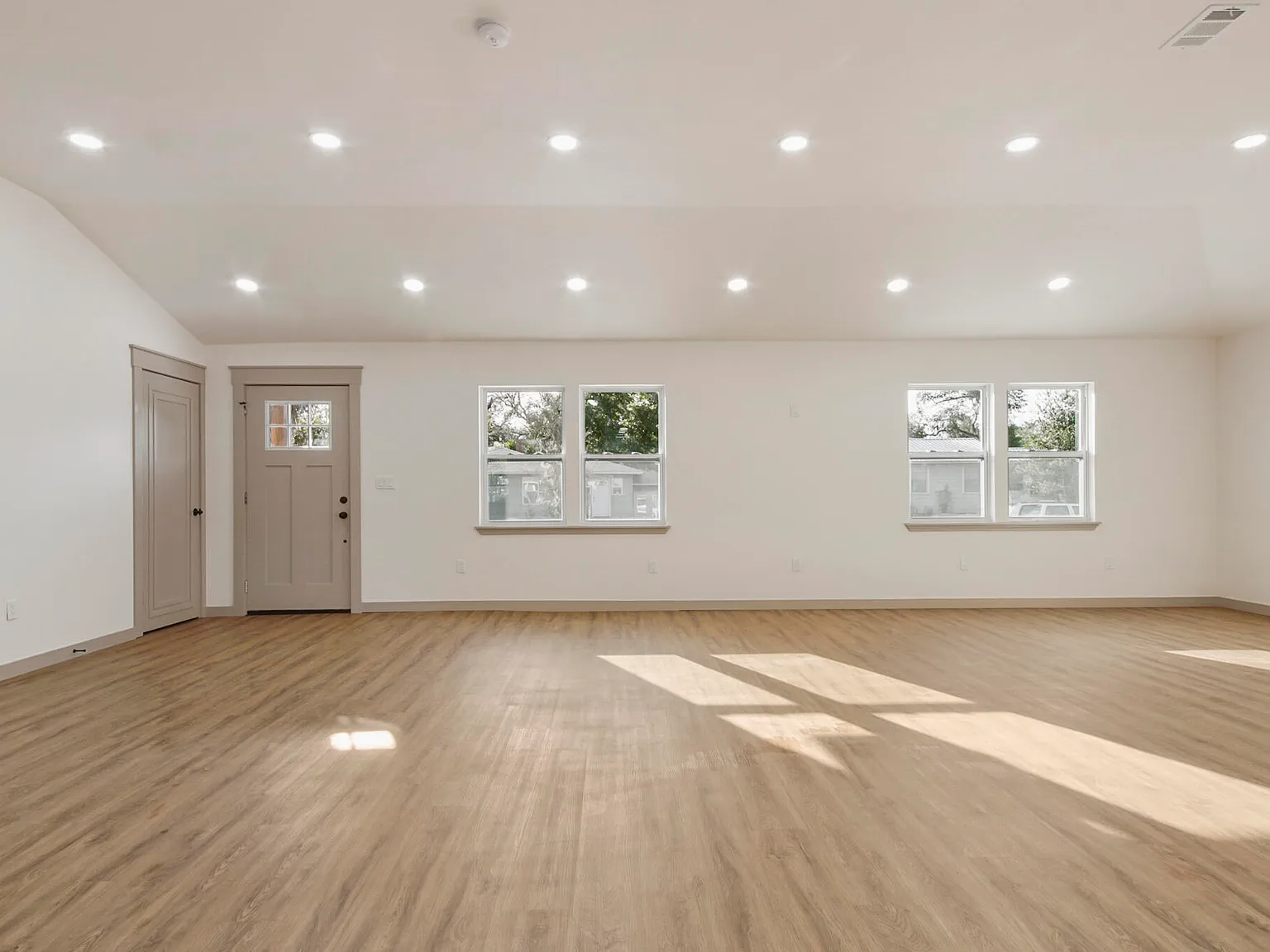 4 bed, 1990 sqft, $2,500 — Photo 4