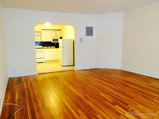 Rented by City Connections Realty | media 27