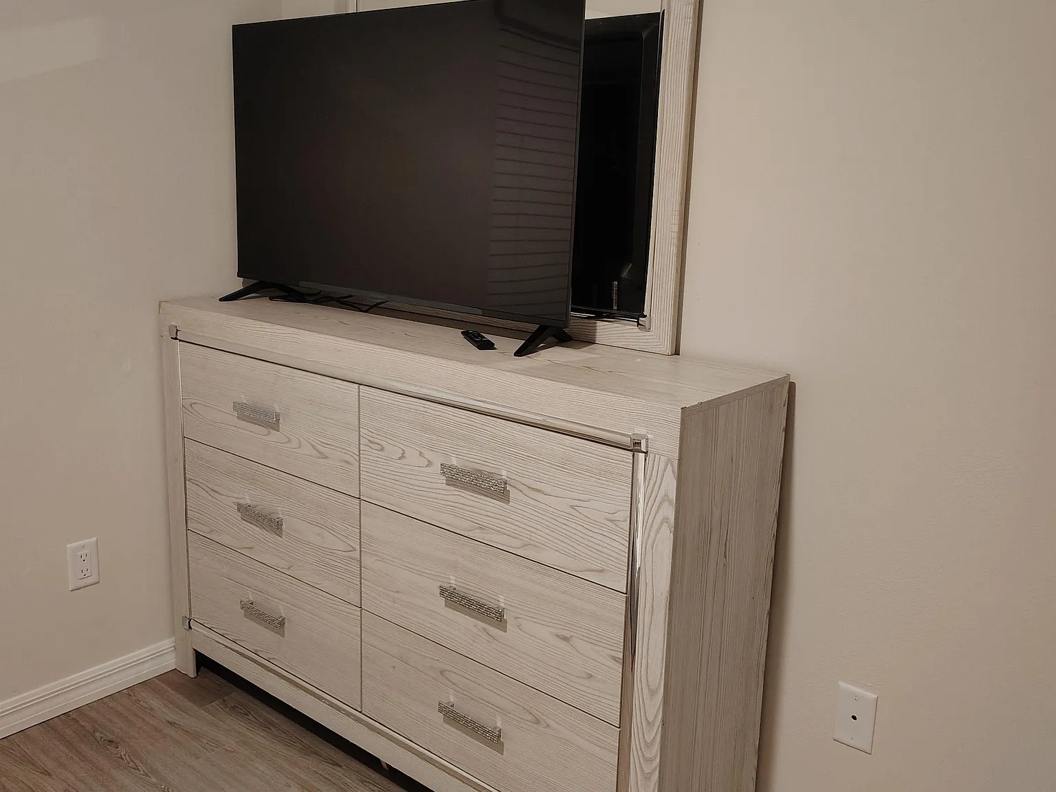 3 bed, 2.0 bath, 1000 sqft, $936 — Photo 2