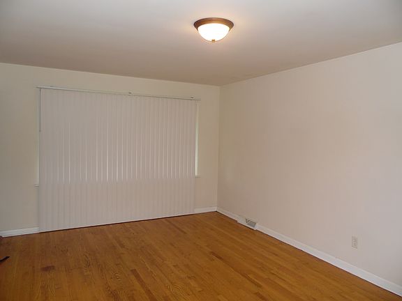 4th image of 513 Greenbay Ave