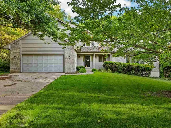 49 High Circle Dr NE, Iowa City, IA 52240
