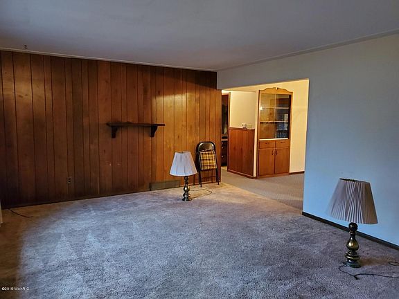 3rd image of 9068 Pinebrook Dr