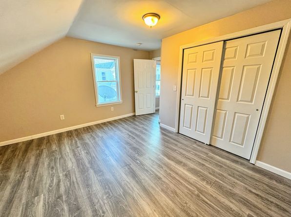 376 Division St APT 2
