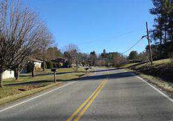 2nd image of 202 Harris Ln