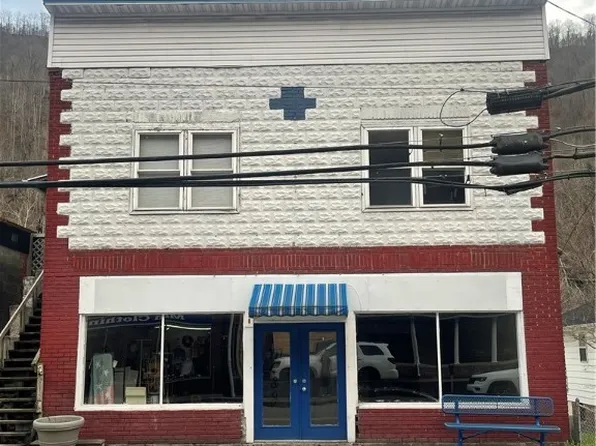 315 Main St, Man, WV 25635