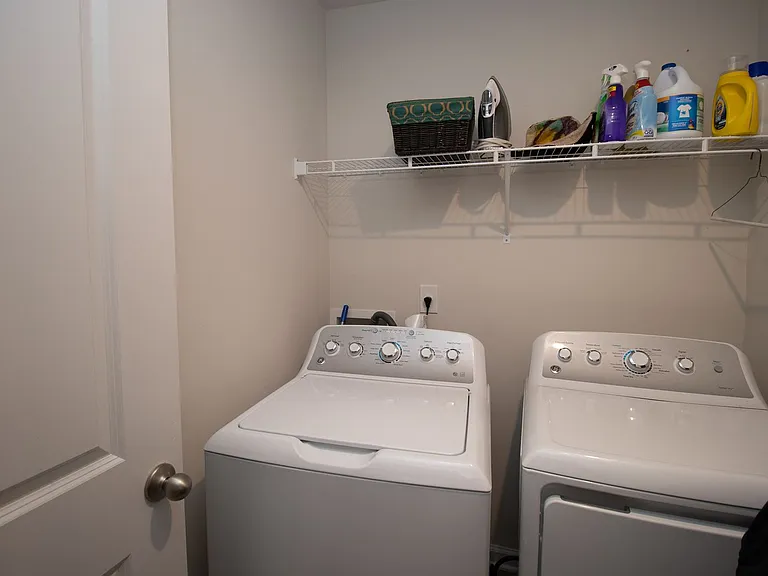 342 Saskatoon Dr — Photo 17