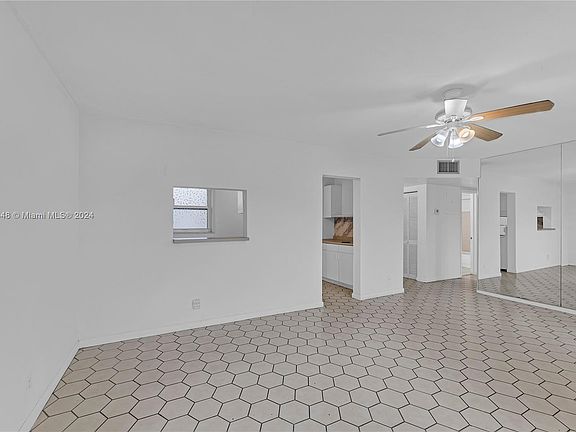 5th image of 1001 SE 16th St APT 12