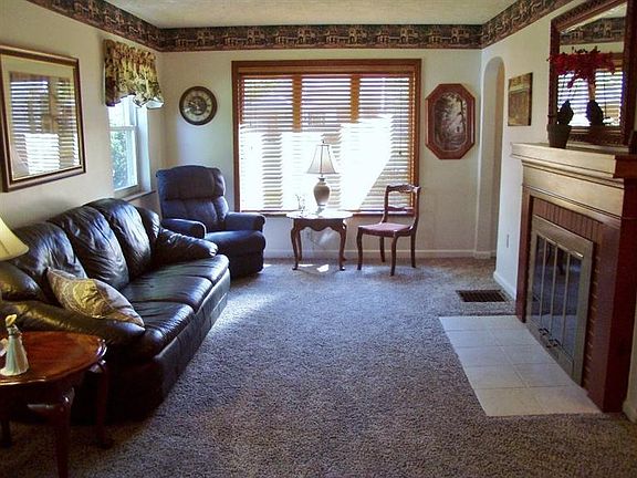 4th image of 8271 Wicklow Ave