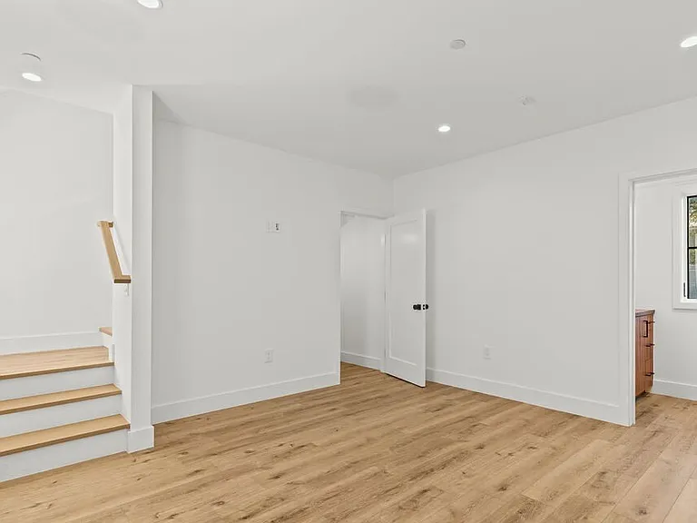 14717 15th Ave #2 — Photo 3