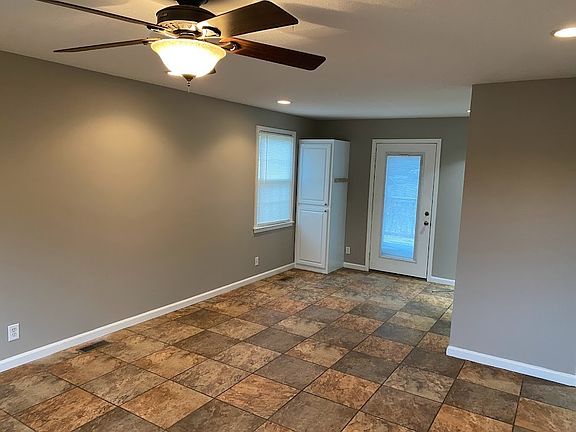 3rd image of 800 Prescott Dr