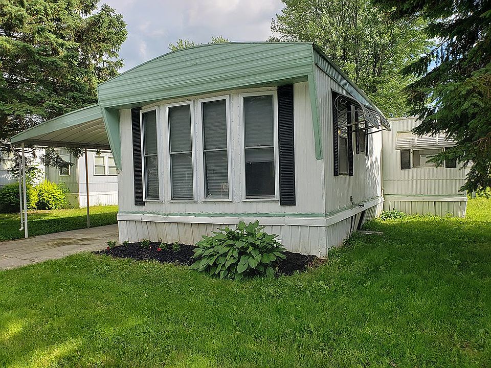 1st image of 102 Quarry Hill Est