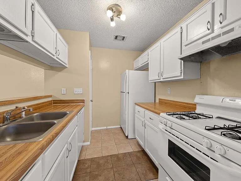 313 Greenlawn Blvd — Photo 8