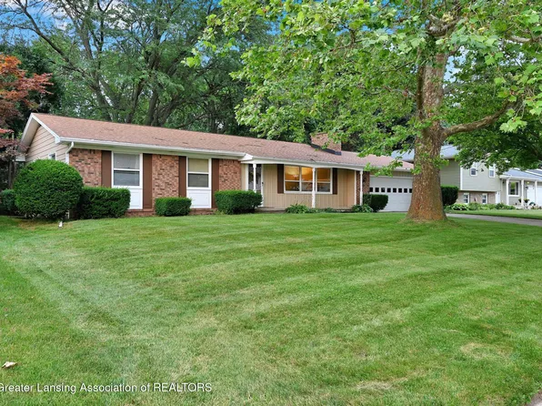 405 Kenway Dr, Lansing, MI 48917