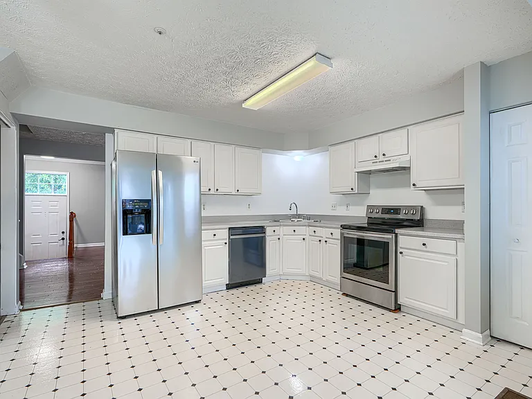 5035 Bridgeford Cir — Photo 9