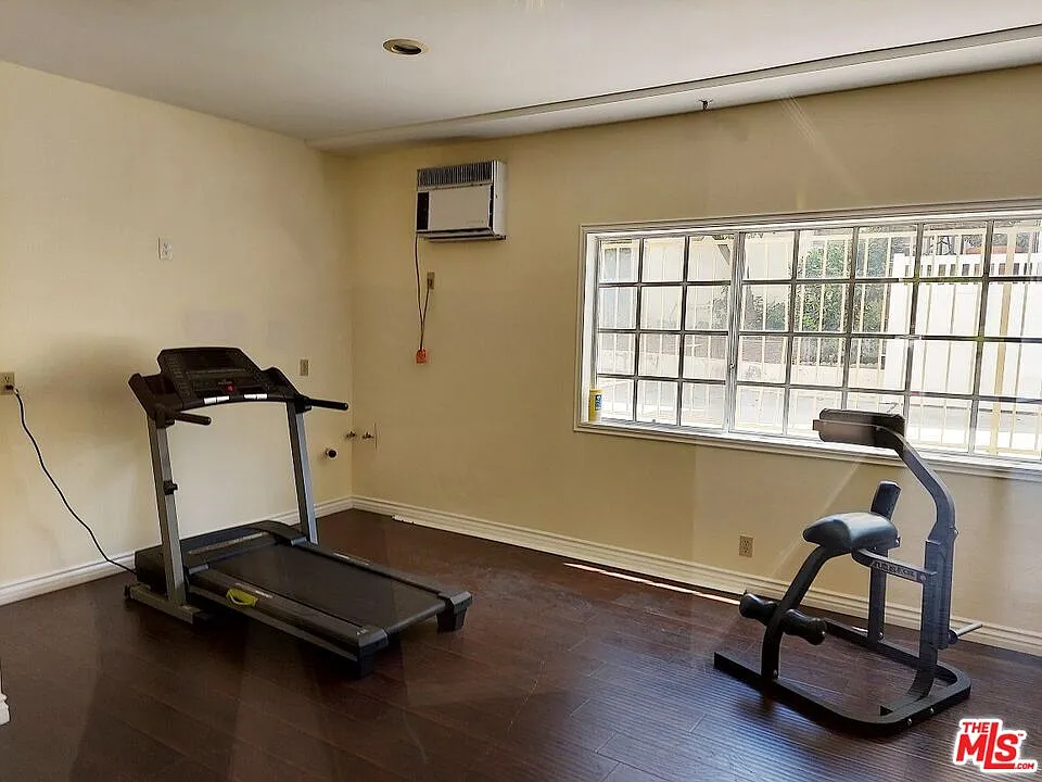 2 bed, 3.0 bath, 1484 sqft, $4,350 — Photo 4