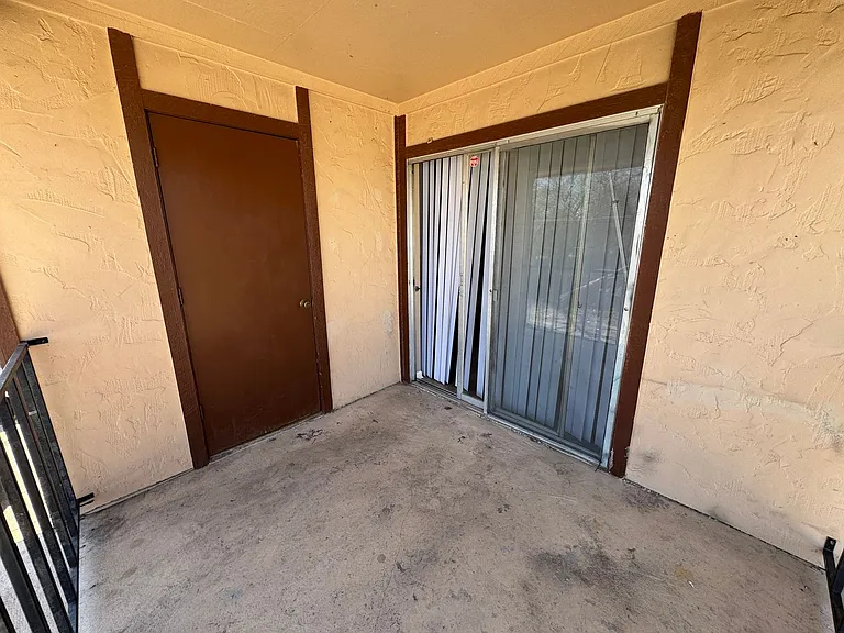 2202 Hunt Dr — Photo 30