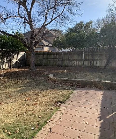990 Camden Dr — Photo 15