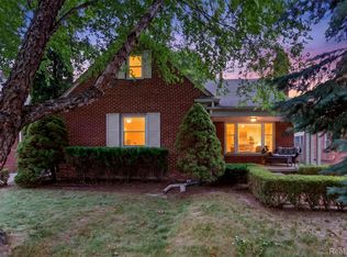 2925 Bembridge Rd, Royal Oak, MI 48073
