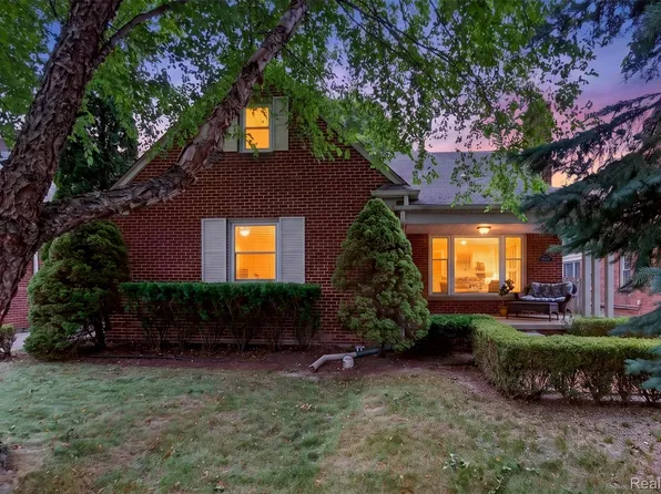 2925 Bembridge Rd, Royal Oak, MI 48073
