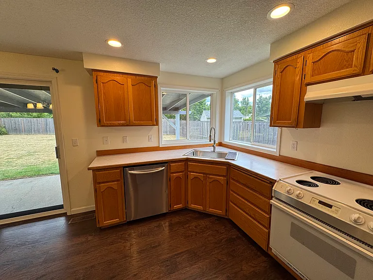 15665 SW Thrasher Way — Photo 8