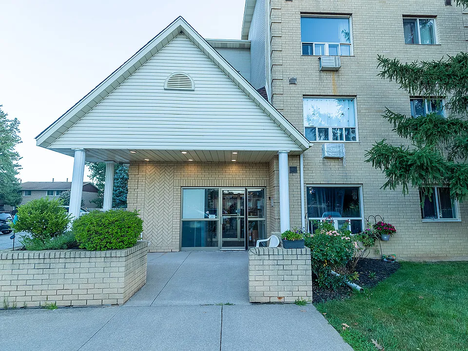 575 Lake St
