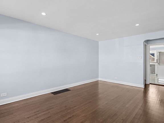 5th image of 8019 S Francisco Ave