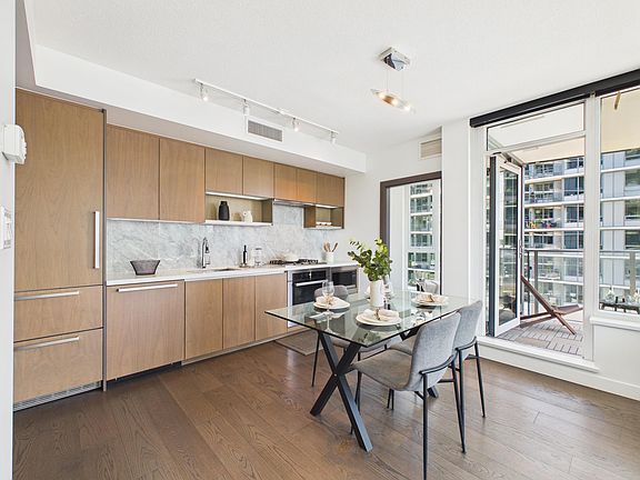 4th image of 68 Smithe St #808