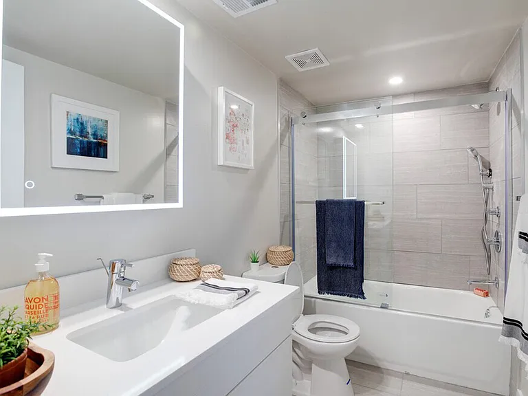 550 S Dupont Pkwy — Photo 23