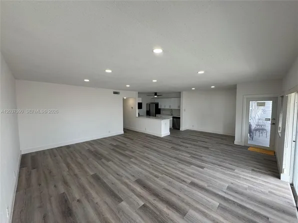 630 Layne Blvd APT 211, Hallandale, FL 33009