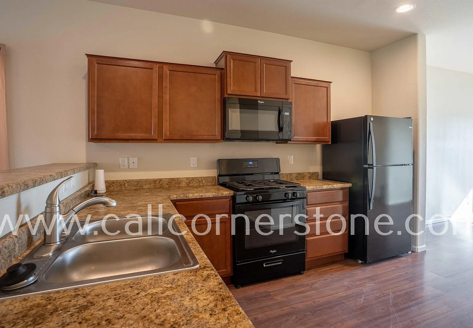 3 bed, 2.0 bath, 1469 sqft, $2,322 — Photo 4
