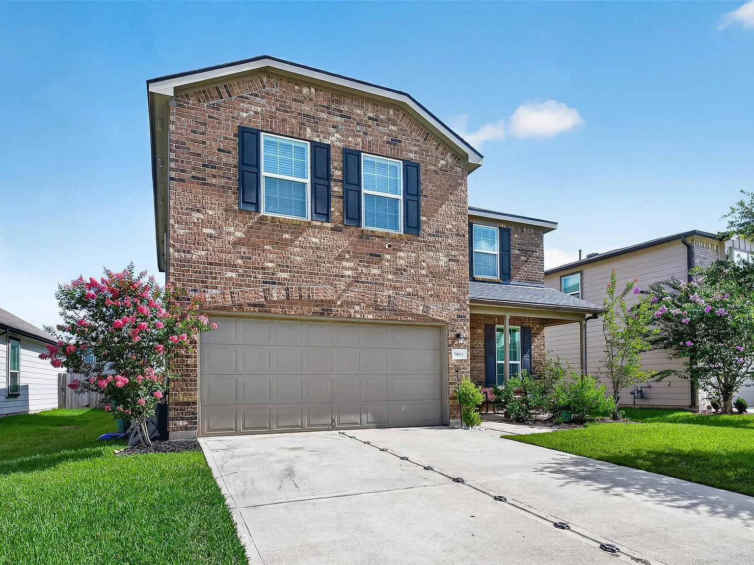 4 bed, 2.5 bath, 2508 sqft, $2,600 — Photo 2