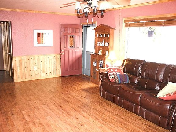 3rd image of 815 Woodside Ave