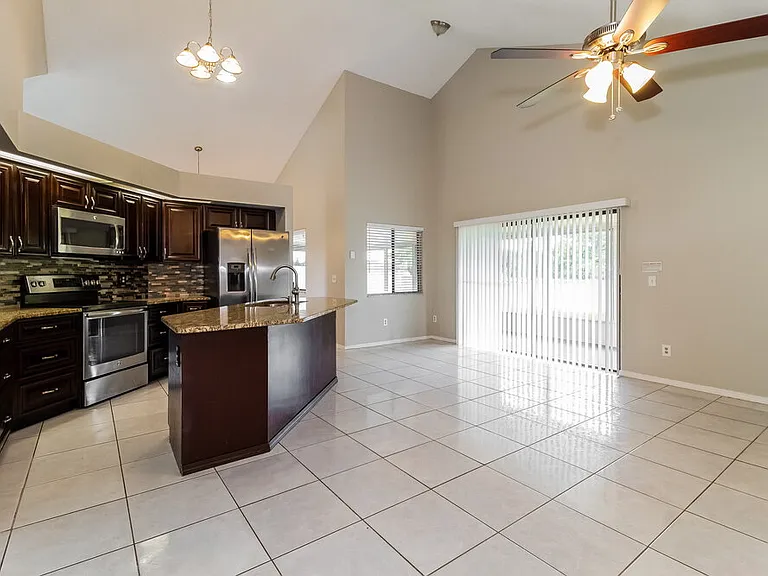 825 Virginia Woods Ln — Photo 5