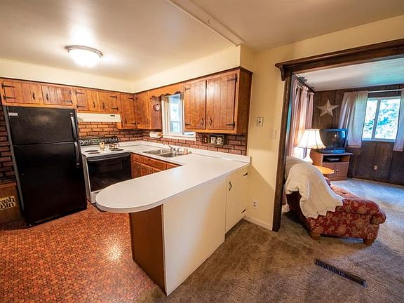 5th image of 770 Spring St