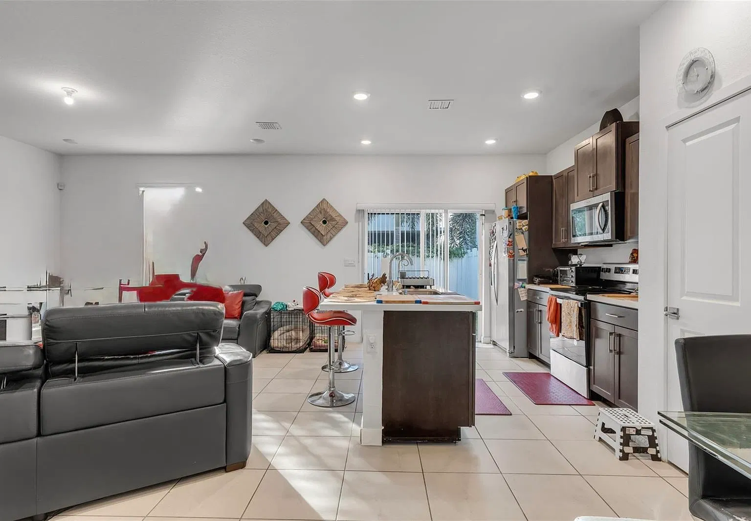 3 bed, 3.5 bath, 1712 sqft, $2,900 — Photo 3