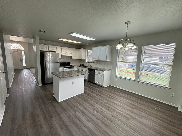 8616 Devine Ln — Photo 6