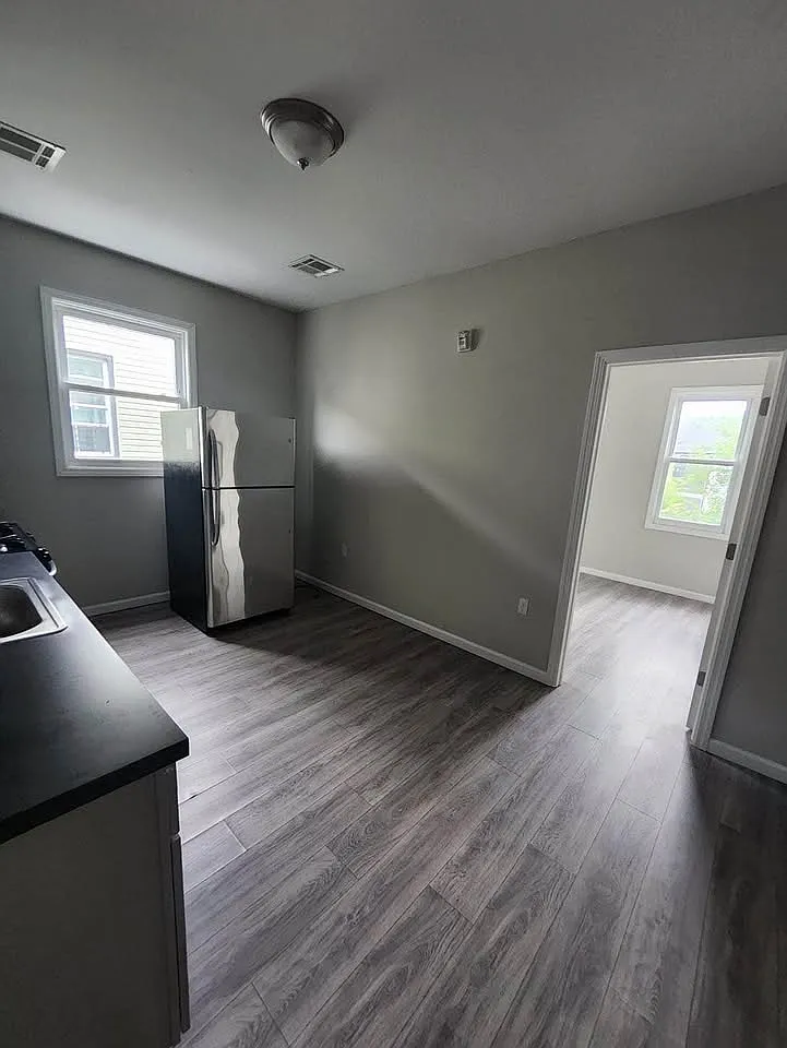 3 bed, $2,300 — Photo 3