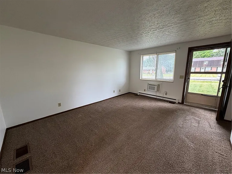 7317 Seymour St NW — Photo 11