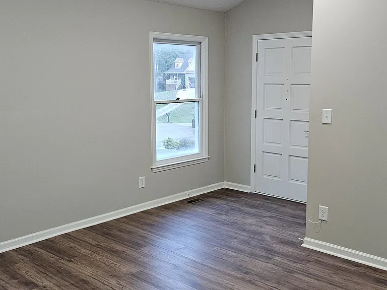 2318 Grassmere Ct — Photo 8
