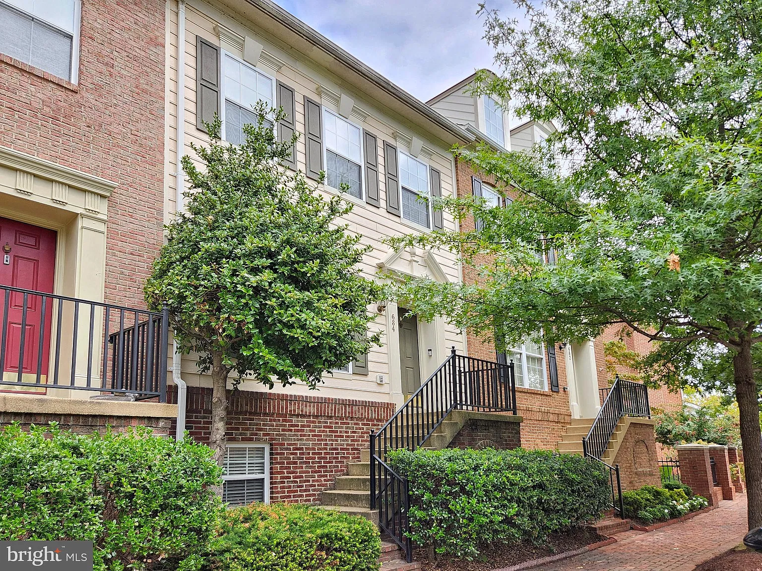3 bed, 4.0 bath, 2245 sqft, $3,100 — Photo 1