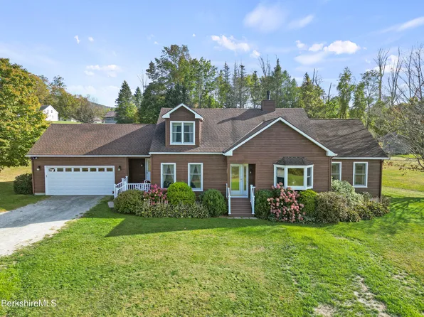 20 Pleasant View Dr, Cheshire, MA 01225