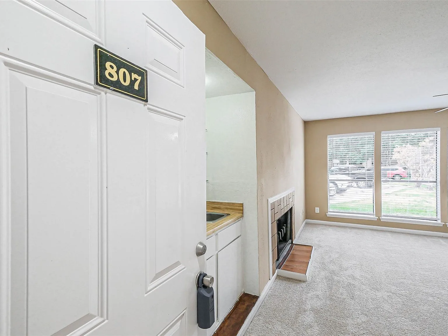 2 bed, 2.0 bath, 1063 sqft, $1,150 — Photo 2