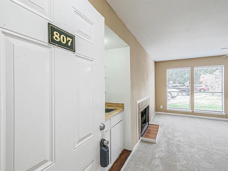 6633 W Airport Blvd #807 — Photo 2