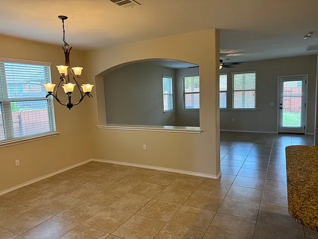 5 bed, 3.5 bath, 2698 sqft, $2,795 — Photo 3