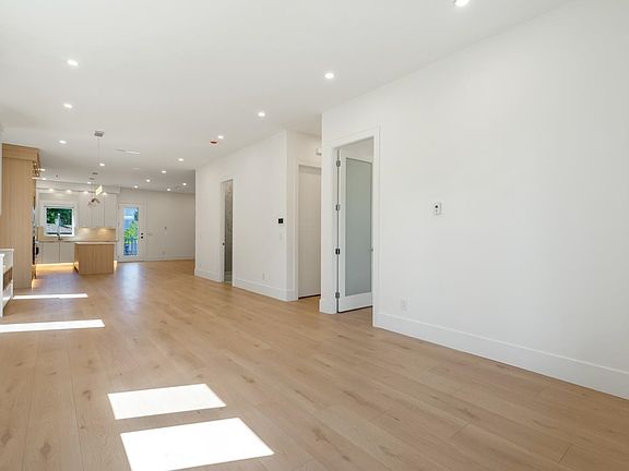 4th image of 6139 Ashworth Ave #1