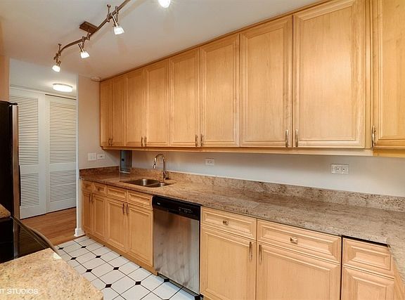 4th image of 900 N Lake Shore Dr APT 407