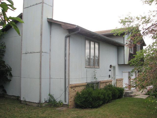 2nd image of 3304 Woods Dr
