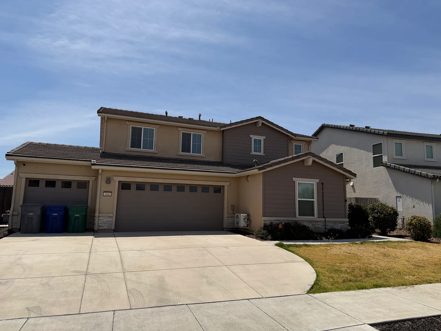 4 bed, 2.5 bath, 2300 sqft, $2,250 — Photo 4